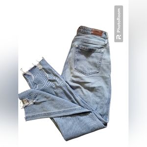 Hollister Ultra High-Rise Mom Jeans
